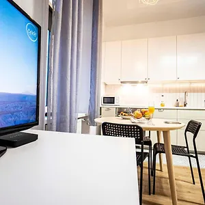 Spacious With 3 Meter Ceilings, Powisle, The Old Town Warszawa